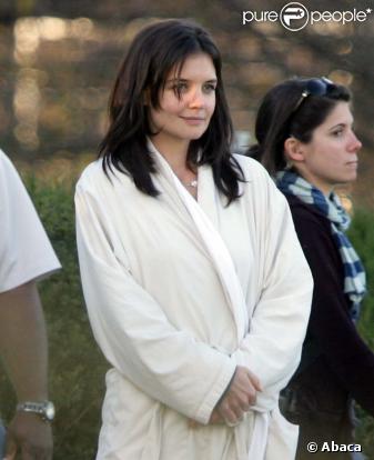 Katie Holmes sur le tournage de  The Romantics , le 16 novembre 2009 !