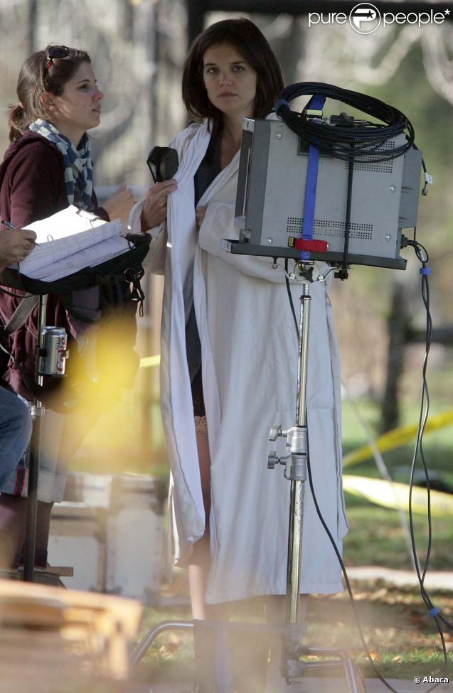 Katie Holmes sur le tournage de  The Romantics , le 16 novembre 2009 !