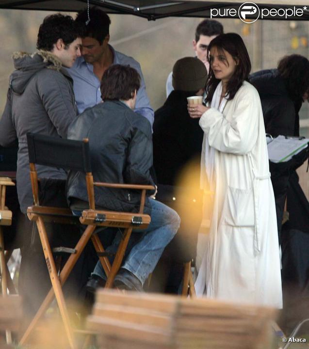Katie Holmes et Adam Brody sur le tournage de  The Romantics , le 16 novembre 2009 !