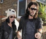 Katy Perry et Russell Brand devant le domicile de l'humoriste le 7 novembre 2009 à Londres