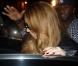 Mariah Carey sortant de chez Skyrock, le 16 novembre 2009 à Paris (son fameux Robert est juste derrière elle) 