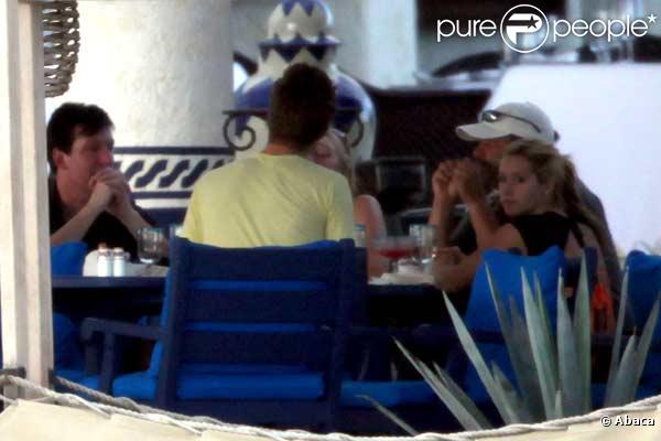 Ashley Tisdale et son chéri en vacances à Mexico