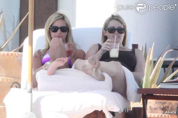Ashley Tisdale et son chéri en vacances à Mexico