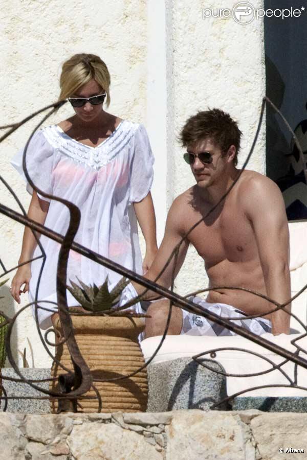 Ashley Tisdale et son chéri en vacances à Mexico