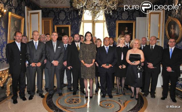 Caroline de Monaco remet des récompenses à de nombreux bénévoles à l'approche de la Fête Nationale. 18/11/09