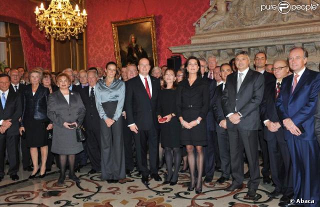Caroline, Stéphanie et Albert de Monaco remettent des récompenses à de nombreux bénévoles à l'approche de la Fête Nationale. 17/11/09