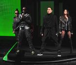 Fergie et les Black Eyed Peas, à l'occasion du Victoria's Secret Fashion Show, qui s'est tenu au Lexington Armory de New York, le 19 novembre 2009.