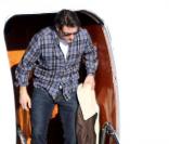 Tom Cruise à son arrivée à Salzbourg, frais et détendu après avoir traverser l'Atlantique... Hollywood quoi ! Le 19 novembre 2009.