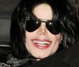 Michael Jackson, depuis sa disparition tragique le 25 juin, ravive la ferveur des fans : ce samedi 21 novembre, une vente aux enchères de 350 de ses effets personnels était organisée.