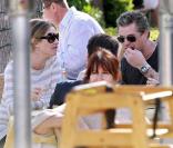 Eric Dane et Rebecca Gayheart déjeunent avec des amis à Malibu avant de s'offrir une petite virée shopping, 18 novembre 2009