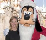 Hilary Swank à Disneyland pendant les vacances le 22 novembre 2009 en Californie