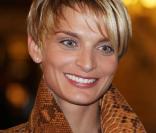 La belle Sarah Marshall et sa nouvelle coupe de cheveux, à l'occasion de la 14e édition des Sapins de Noël des Créateurs, au Grand Hotel de Paris, le 24 novembre 2009.