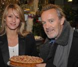 Sara Lavoine et Alain Passard, à l'occasion des Gâteaux Fleuris pour le 20e anniversaire de la Convention International des Droits de l'Homme, à Paris, le 24 novembre 2009.