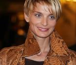 La belle Sarah Marshall et sa nouvelle coupe de cheveux, à l'occasion de la 14e édition des Sapins de Noël des Créateurs, au Grand Hotel de Paris, le 24 novembre 2009.
