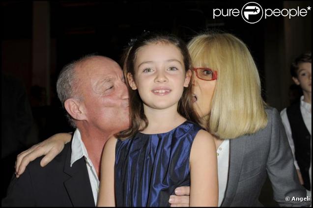 Mireille Darc en famille le 24/11/09 à la soirée Tilde au Palais de Tokyo  