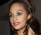 Alesha Dixon, absolument radieuse, en sortie à Londres, le 24 novembre 2009.