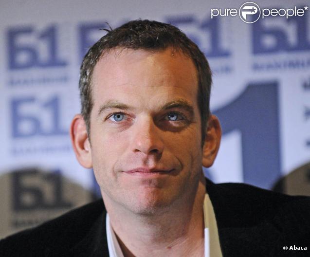 Garou, invité sur le plateau de  Chabada  pour reformer le célèbre trio de Notre-Dame de Paris qu'il formait avec Patrick Fiori et Daniel Lavoie.