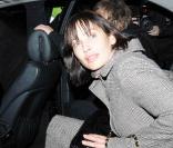 Natalie Imbruglia, à Londres pour promouvoir la sortie de son album  Come to life , préfère apparemment sortir en boîte de nuit... Elle était ce jeudi 26 novembre de passage du Groucho Club.