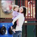 Sara Gilbert : en l'absence de sa compagne, elle est une maman sereine avec ses deux adorables enfants !