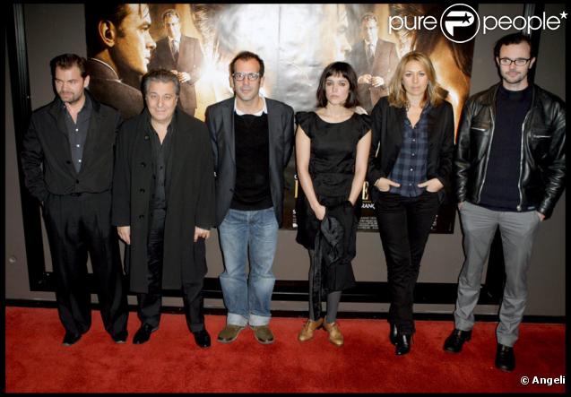 Clovis Cornillac, Christian Clavier, François Favrat, Vimala Pons et l'équipe du film lors de la première de La Sainte Victoire à l'Ugc de Bercy à Paris le 30 novembre 2009