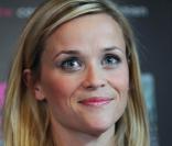 Reese Witherspoon, ambassadrice pour Avon, durant la visite de la Chambre des Communes à Londres à l'occasion de la campagne contre les violences domestiques le 2 décembre 2009