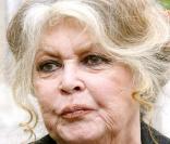 Brigitte Bardot s'insurge contre l'annonce faite le 2 décembre 2009 par les autorités australiennes de leur intention de tuer 6 000 dromadaires ! 