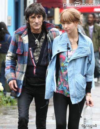 Ronnie Wood a passé sa soirée en prison, il est accusé d'avoir agressé sa compagne Ekaterina Ivanova. Ici à Londres le 27 mai 2009 !