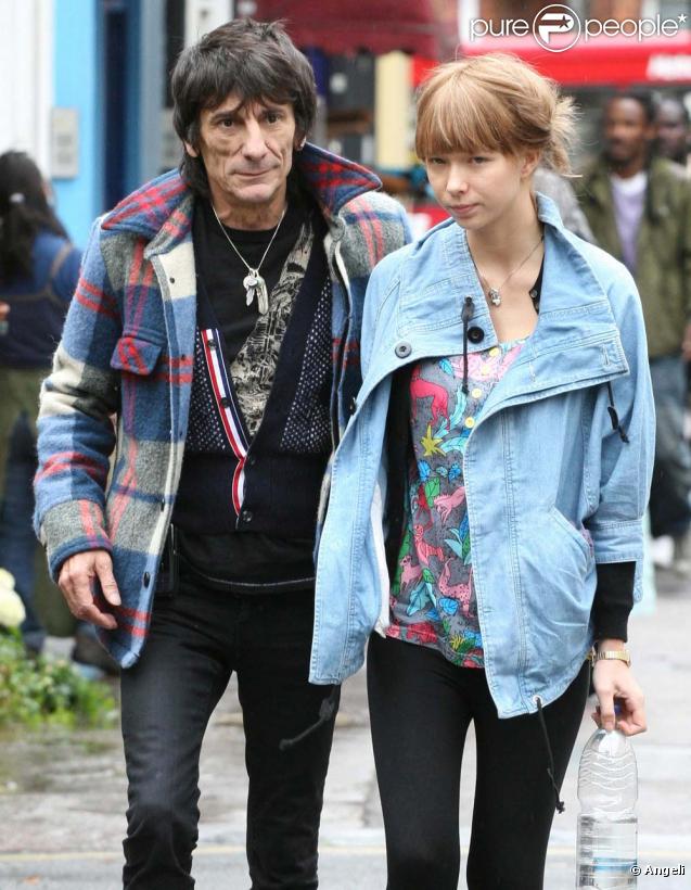 Ronnie Wood a passé sa soirée en prison, il est accusé d'avoir agressé sa compagne Ekaterina Ivanova. Ici à Londres le 27 mai 2009 !