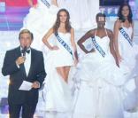 Les 37 Miss commencent à défiler à quelques minutes de l'ouverture de la soirée.
