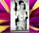 Attention à la photo collector : Jean-Pierre Foucault lance une pique à Geneviève de Fontenay en publiant sur écran géant une photo de cette dernière en maillot de bain...
