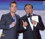 Même Jean-Pierre Foucault s'est montré séduit par le talentueux Robbie Williams : le showman a assuré pour sa prestation live !