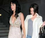 Katy Perry de sortie avec des amis à Los Angeles, le 2 décembre 2009.