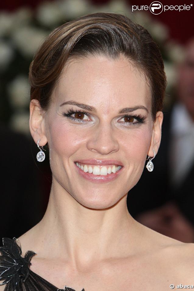 Hilary Swank en Versace