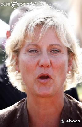 Nadine Morano chante en playback dans une vidéo réalisée par les jeunes de l'UMP.