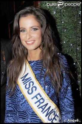 Malika Ménard, Miss France 2010, fait un premier point sur son sacre et sur les rumeurs dans les pages du magazine  Closer  en kiosques ce samedi 12 décembre.