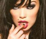 La ravissante Vikki Blows en couverture de  Loaded ...