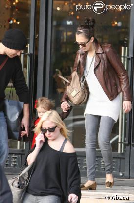 Jessica Alba, Honor et Cash Warren dans les rues de Beverly Hills le 13/12/09