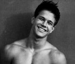 Mark Wahlberg pose pour Calvin Klein 
