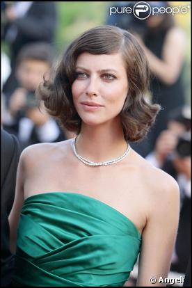 Anna Mouglalis va réaliser en 2010 son premier film, une histoire de vampire...