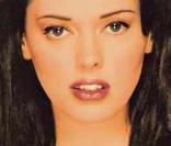 La très belle Rose McGowan en couverture de Maxim. 