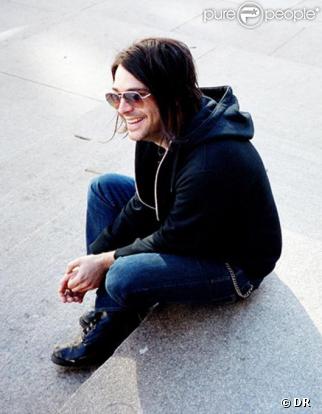 Chris Feinstein bassiste du groupe The Cardinals 