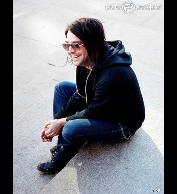 Chris Feinstein bassiste du groupe The Cardinals 