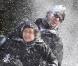 Hugh Jackman et ses enfants : Bataille géante de boules de neige !