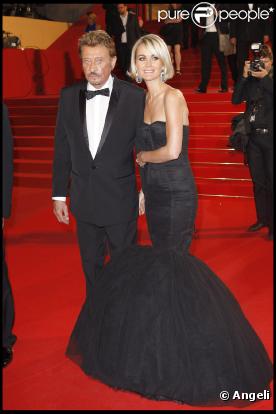 Johnny Hallyday présente à Cannes le film Vengeance, au côté de Laeticia en mai 2009