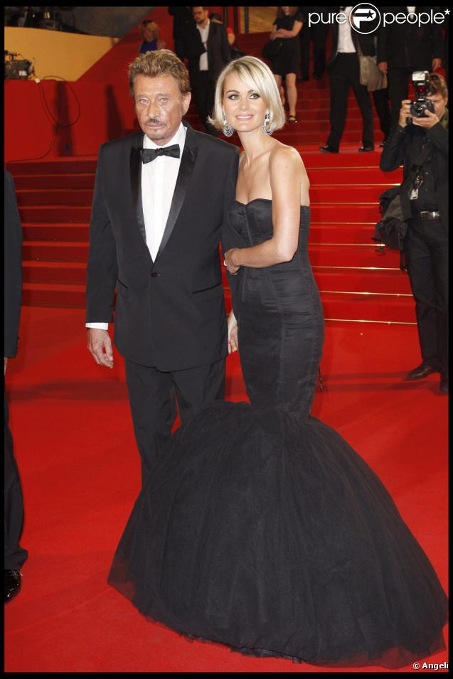 Johnny Hallyday présente à Cannes le film Vengeance, au côté de Laeticia en mai 2009