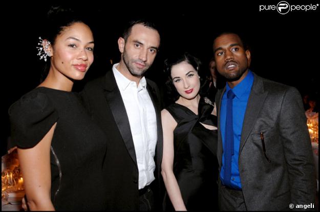 KAnye West et sa fiancé entourent Ricardo Tisci et Dita Von Teese au dîner organisé par Givenchy, le 27 février 2008
