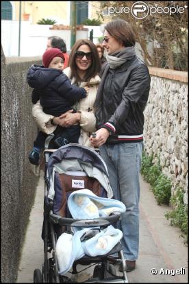 Asia Argento, son mari Michele Civetta et leur fils Nicola à Capri lors du festival international du film le 28 décembre 2009