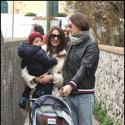 Asia Argento est ravissante... entourée de son adorable bébé et de son mari !
