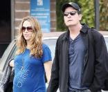 Charlie Sheen et Brooke Mueller, bien leur avant leurs vacances de Noël complètement ratées, ont eu la joie d'accueillir des jumeaux. Bob et Max sont nés le 15 mars. 