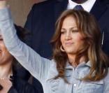 La combinaison moulante en jean ? Jennifer Lopez a osé et elle a bien fait ! 